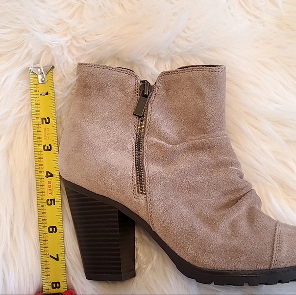 White mountain genuine leather taupe tan ankle boots size 9 - Picture 16 of 16